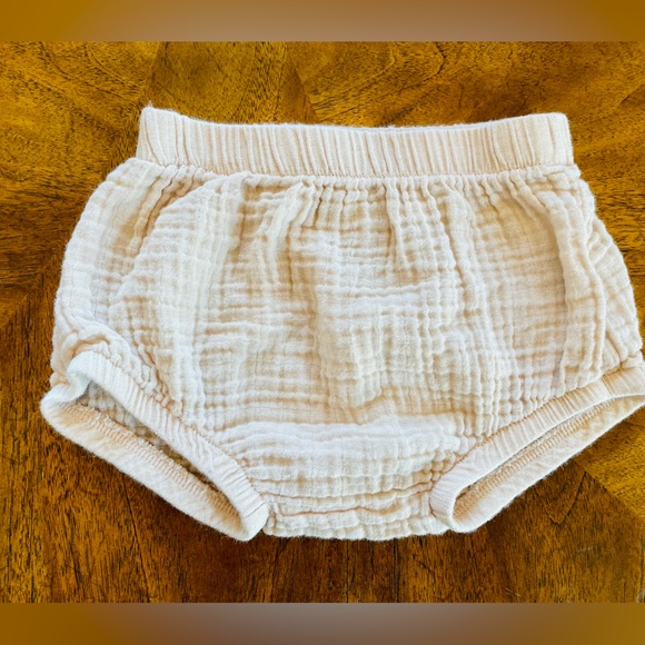 Go Gently Nation Kids Gauze Blouse and Bloomer set in Blush (0-3 months) - Picture 5 of 7